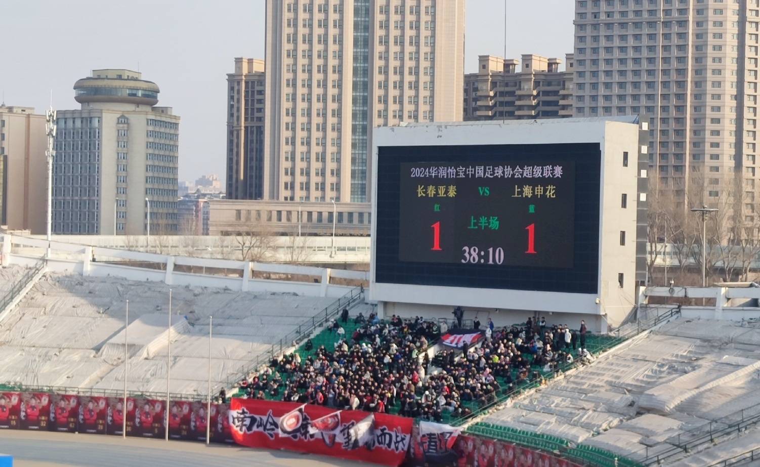 包含黑龙江球队冲击冠军，望取得连胜领跑积分榜的词条