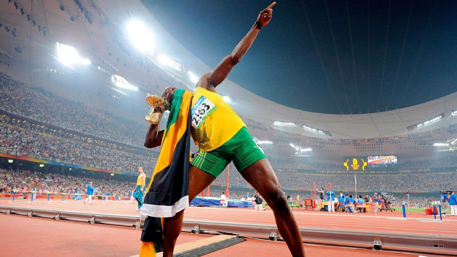 阿扎伦卡重返赛场,比赛局势复杂首场状态出色,勇士观众沸腾!赢得满堂喝彩